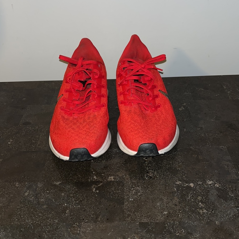 Nike - Picture 3 of 7